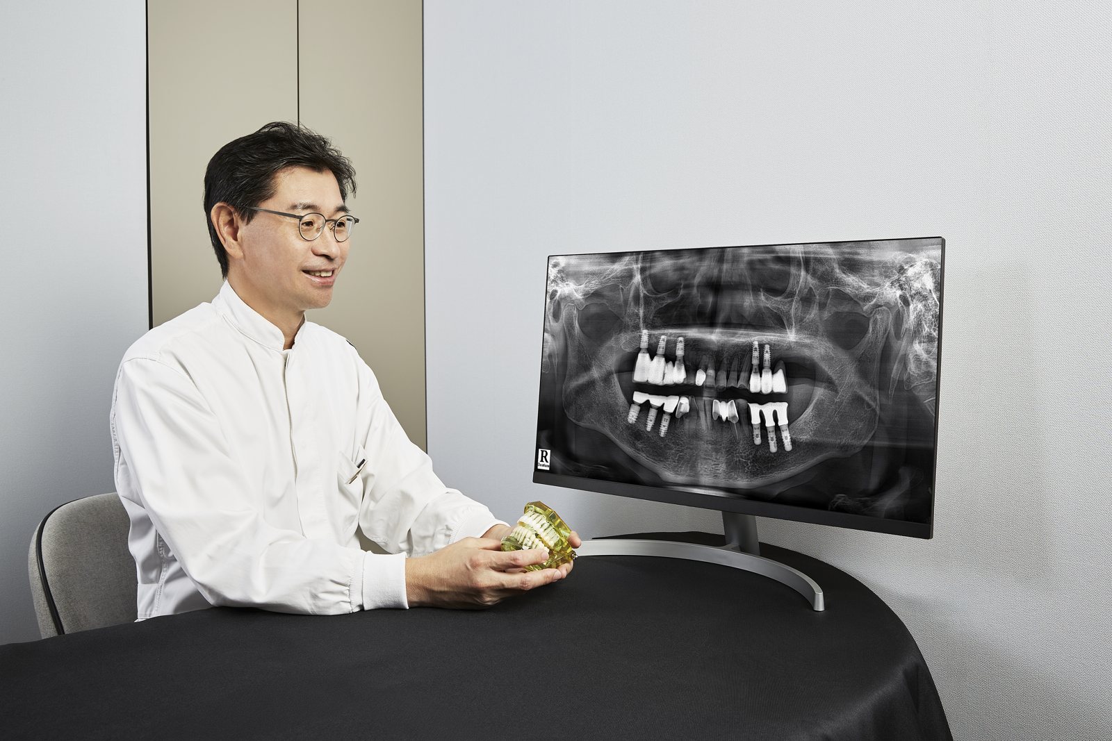 Navigation implants at CERA Dental Clinic